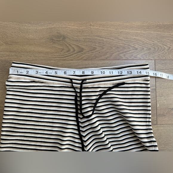 NWT Monrow Easy Stripe Knit Sweater Shorts Size Large - Picture 9 of 11